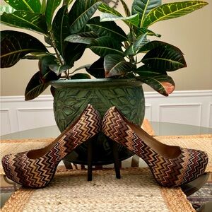 Women’s stylish 6” stiletto heels size 11 w/a modern pattern design by Two Lips